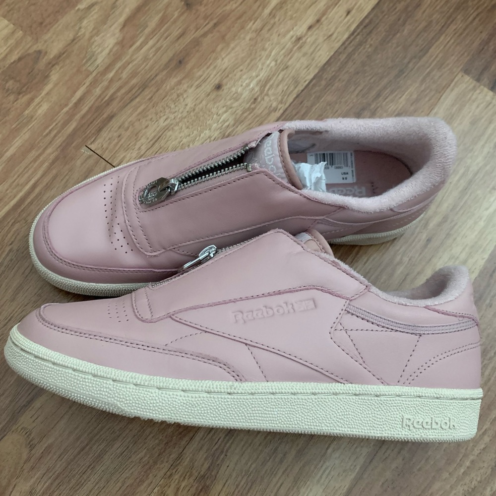 Reebok casual shoe